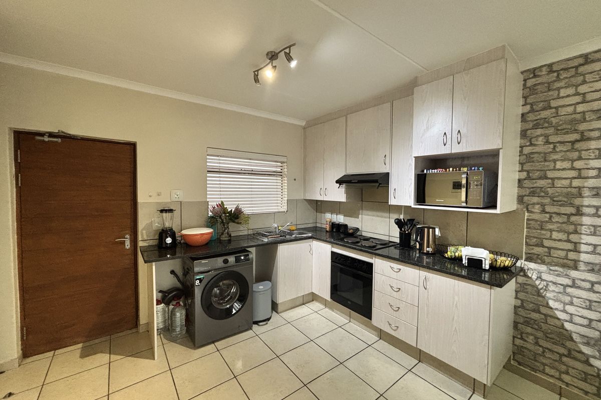 Charming 2-bedroom apartment for sale in Barbeque Downs, Midrand—perfect for modern living! - Photo 4