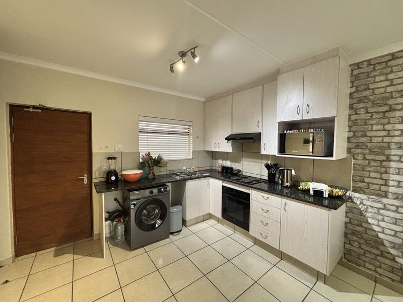 Charming 2-bedroom apartment for sale in Barbeque Downs, Midrand—perfect for modern living! - Photo 4