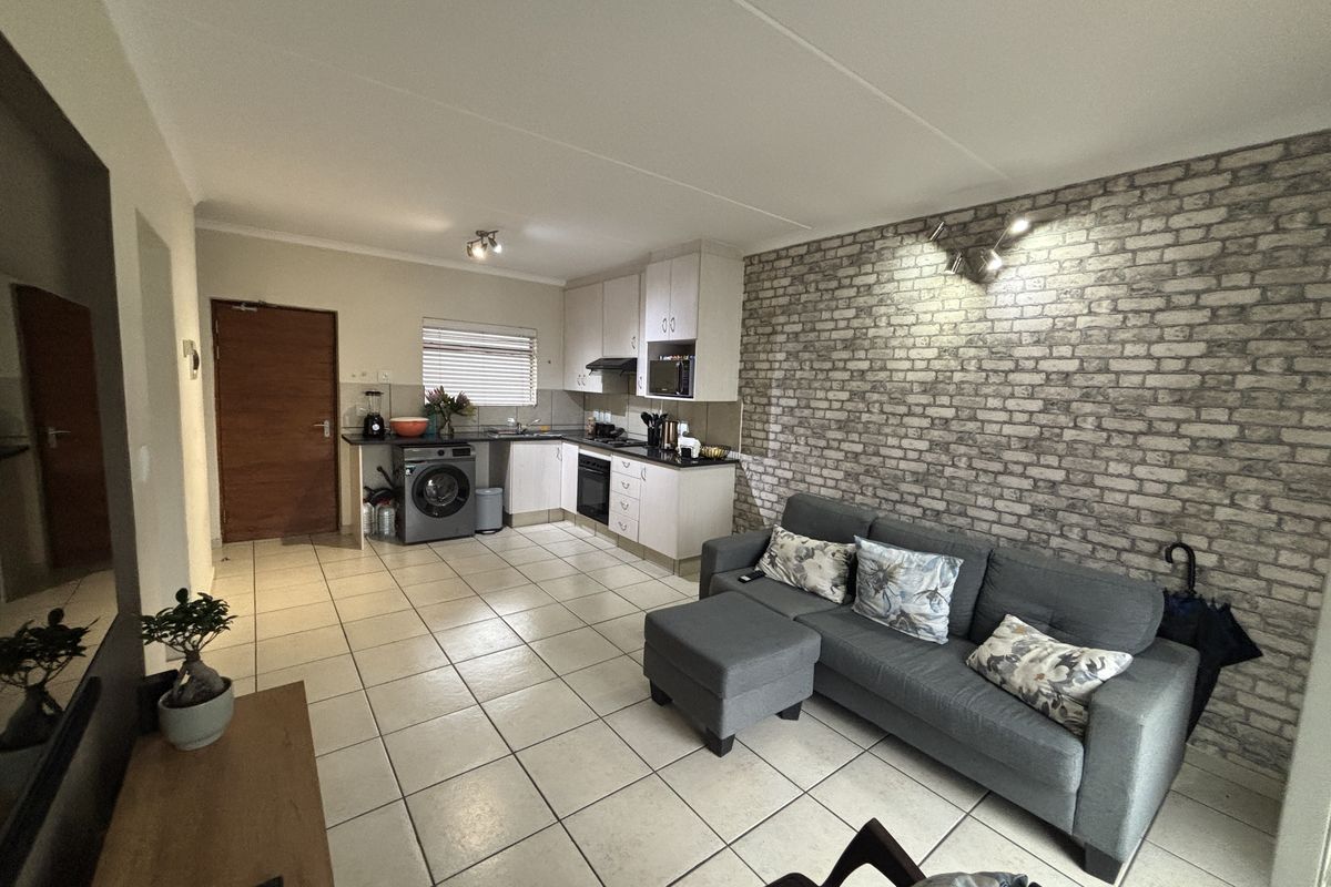 Charming 2-bedroom apartment for sale in Barbeque Downs, Midrand—perfect for modern living! - Photo 2