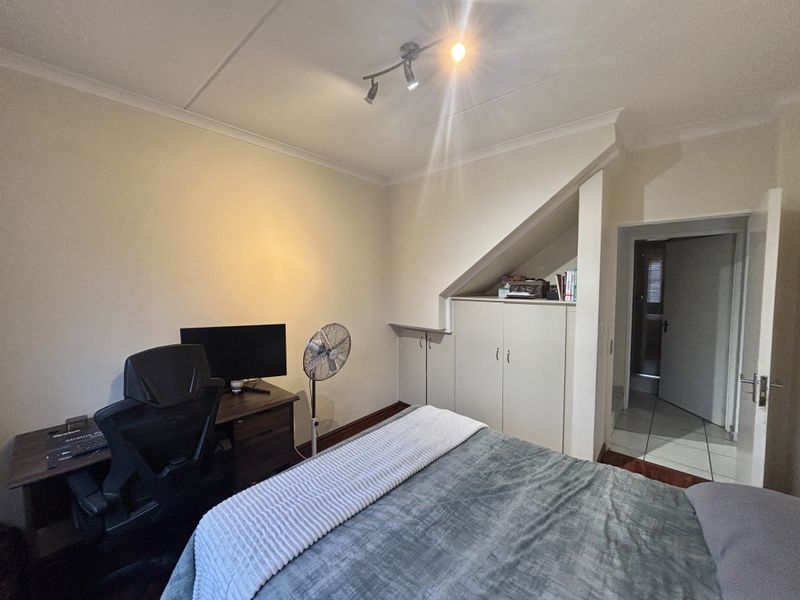 Charming 2-bedroom apartment for sale in Barbeque Downs, Midrand—perfect for modern living! - Photo 9