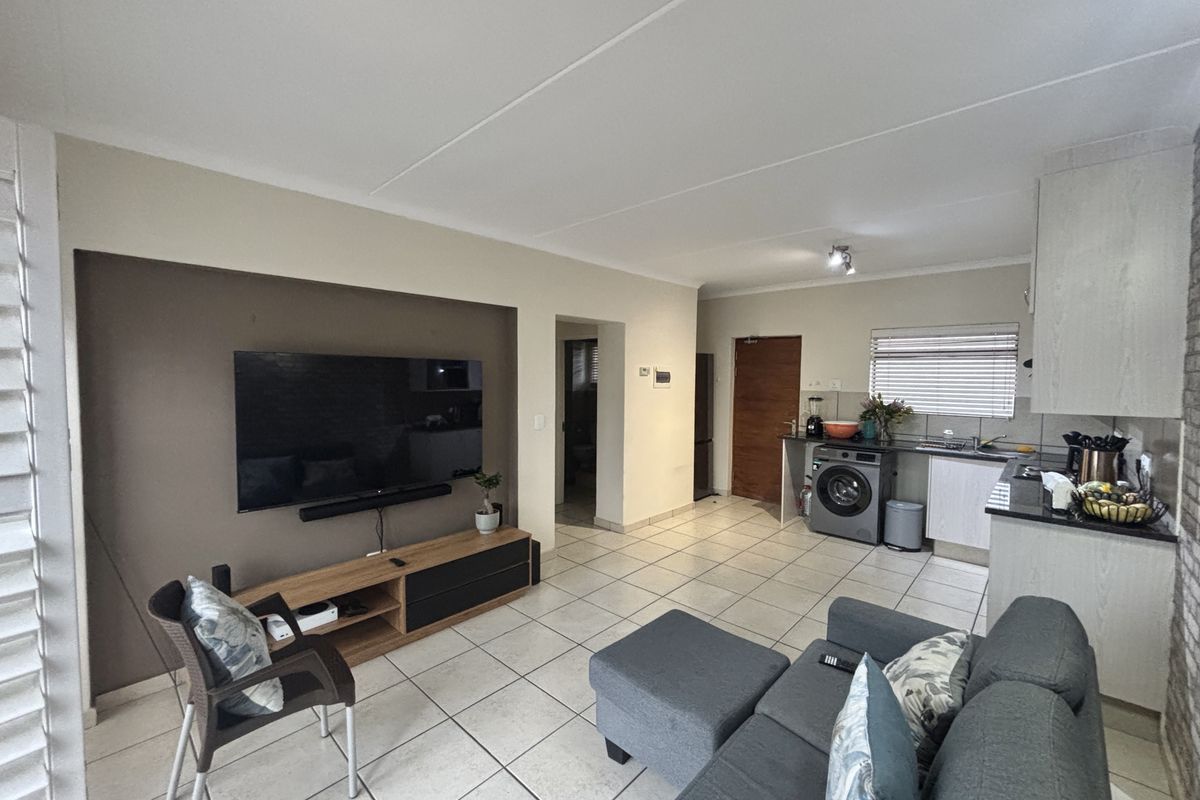 Charming 2-bedroom apartment for sale in Barbeque Downs, Midrand—perfect for modern living! - Photo 3