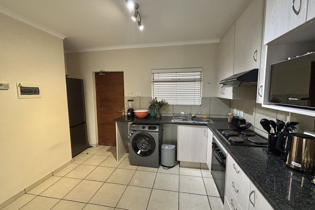 Charming 2-bedroom apartment for sale in Barbeque Downs, Midrand—perfect for modern living! - Photo 5