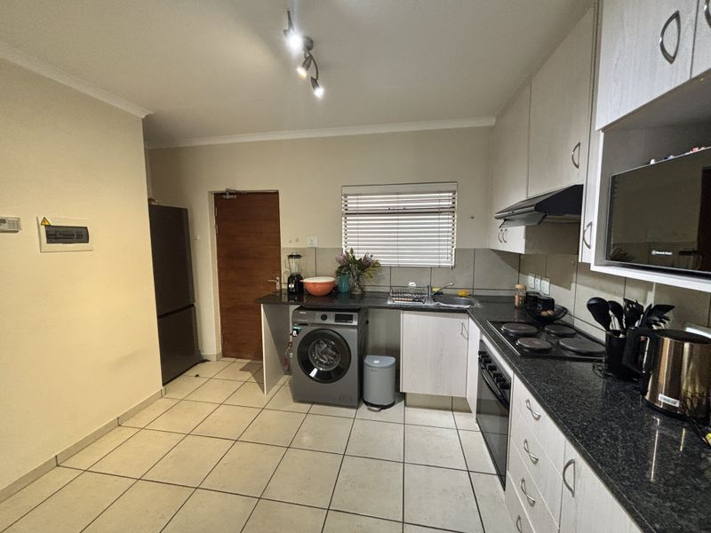 Charming 2-bedroom apartment for sale in Barbeque Downs, Midrand—perfect for modern living! - Photo 5