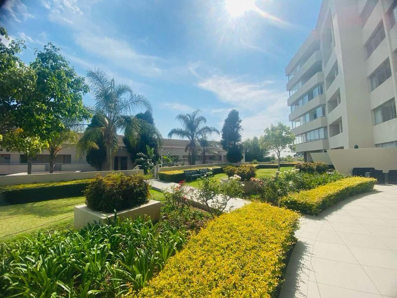 2 Bedroom Apartment/Flat To Rent in Morningside Elite, Wealthy Suburb of Johannesburg - Photo 3