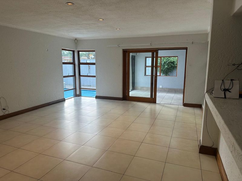 Modern 5 bedroom home in secure boomed of Dowerglen X5 - Photo 10