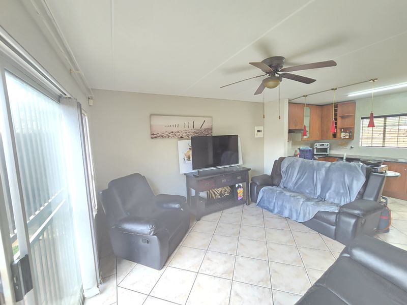 COZY  HOME - Photo 2