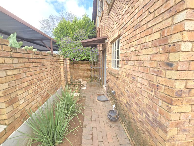 COZY  HOME - Photo 9