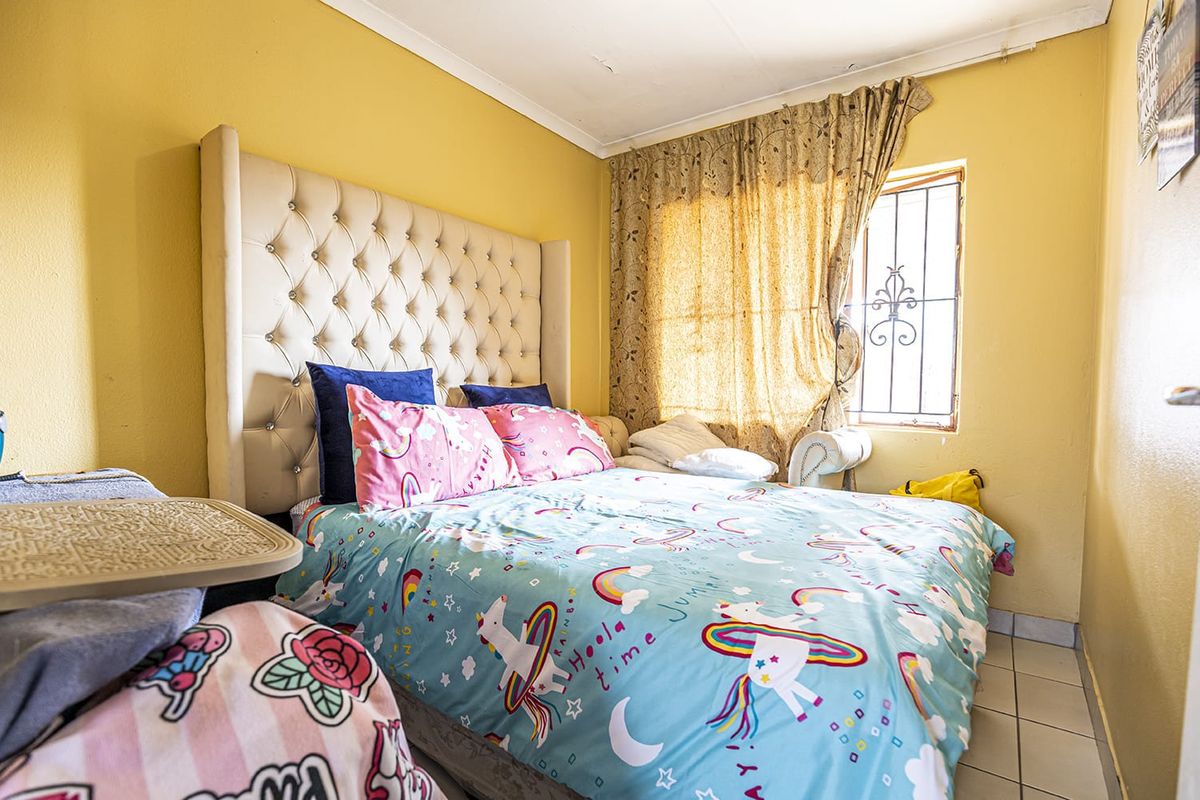 Charming bedroom Freehold for sale in Riverlea, Johannesburg—your perfect new home awaits! - Photo 5