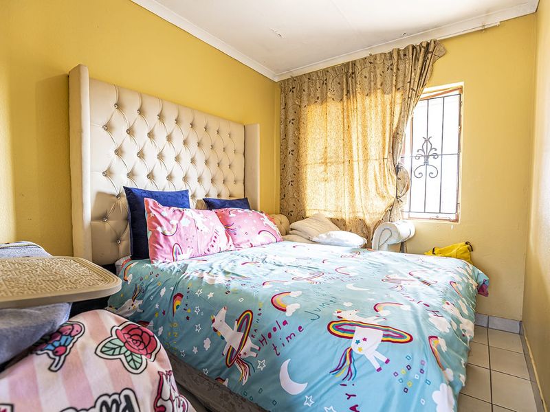 Charming bedroom Freehold for sale in Riverlea, Johannesburg—your perfect new home awaits! - Photo 5