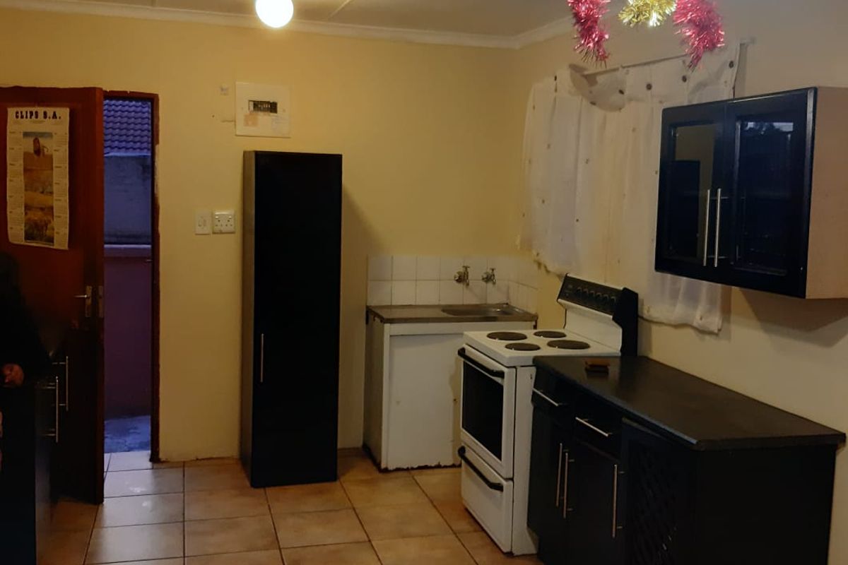 Charming bedroom Freehold for sale in Riverlea, Johannesburg—your perfect new home awaits! - Photo 2