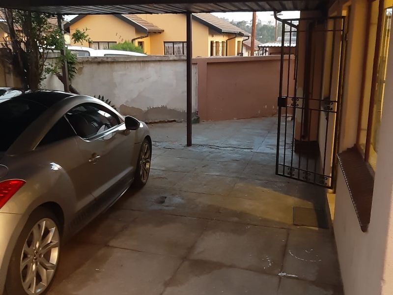 Charming bedroom Freehold for sale in Riverlea, Johannesburg—your perfect new home awaits! - Photo 7