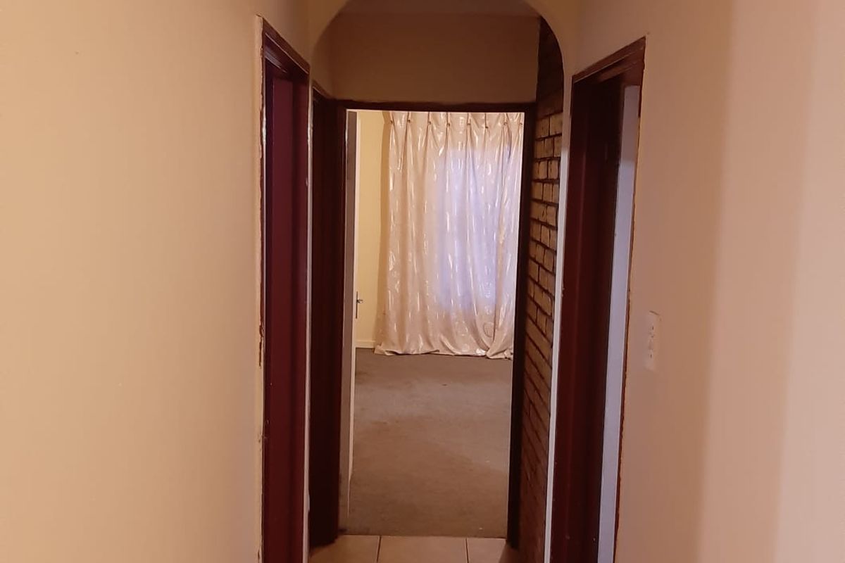 Charming bedroom Freehold for sale in Riverlea, Johannesburg—your perfect new home awaits! - Photo 3