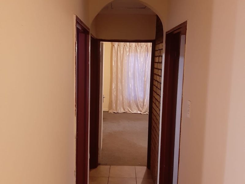 Charming bedroom Freehold for sale in Riverlea, Johannesburg—your perfect new home awaits! - Photo 3