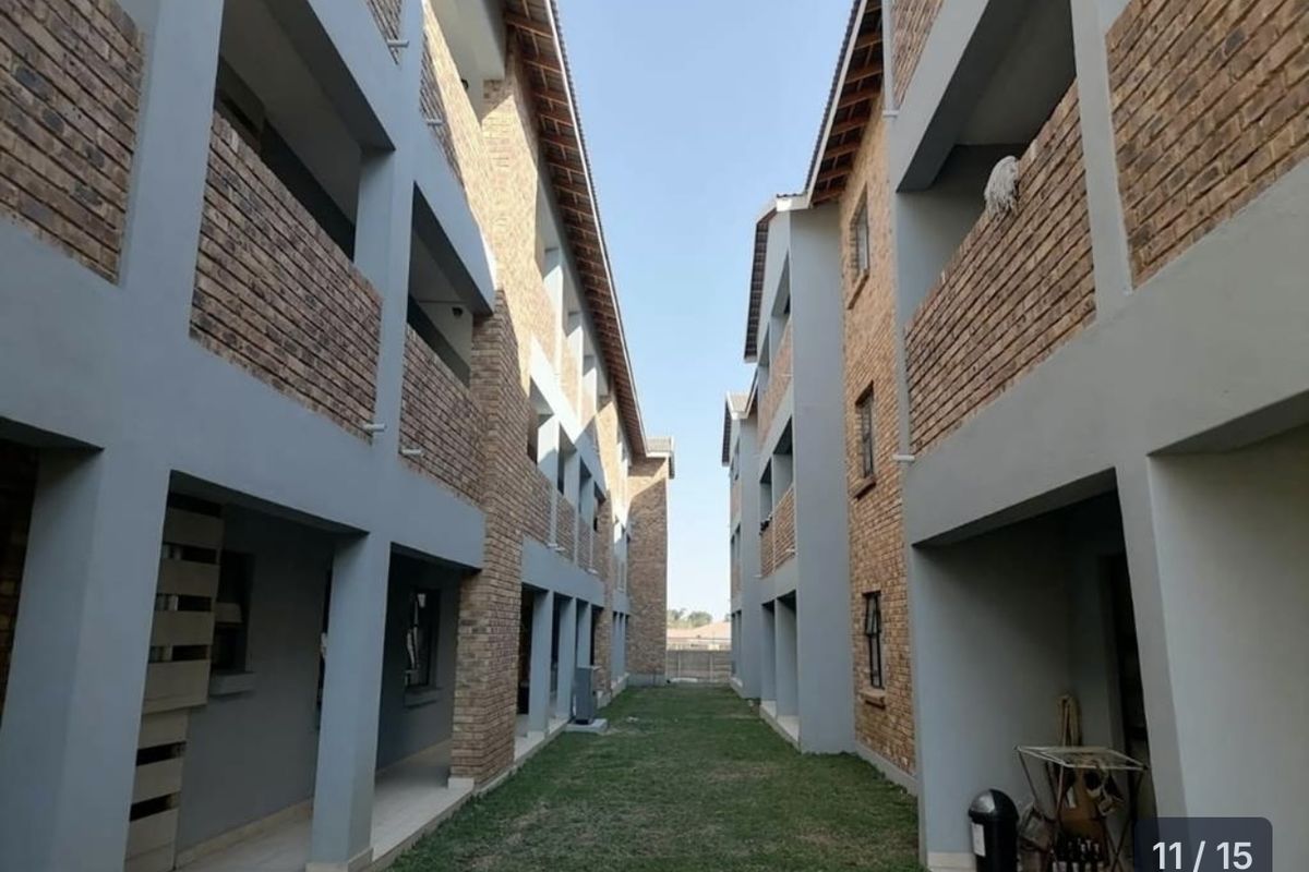 Sandy lane- Deposit required - Photo 3