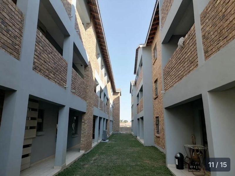 Sandy lane- Deposit required - Photo 3