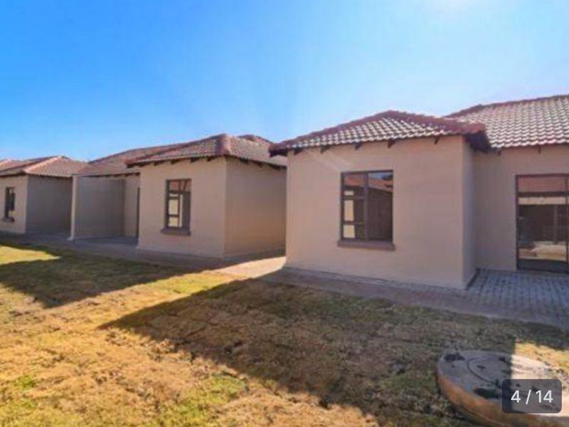 - 3 bed 2 bath - FROM 6500 - R9000 PM - Photo 3