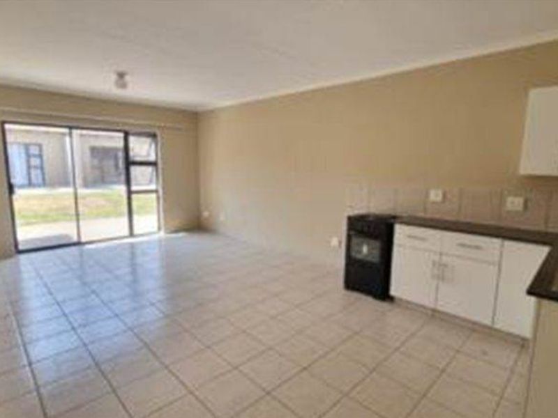 - 3 bed 2 bath - FROM 6500 - R9000 PM - Photo 6