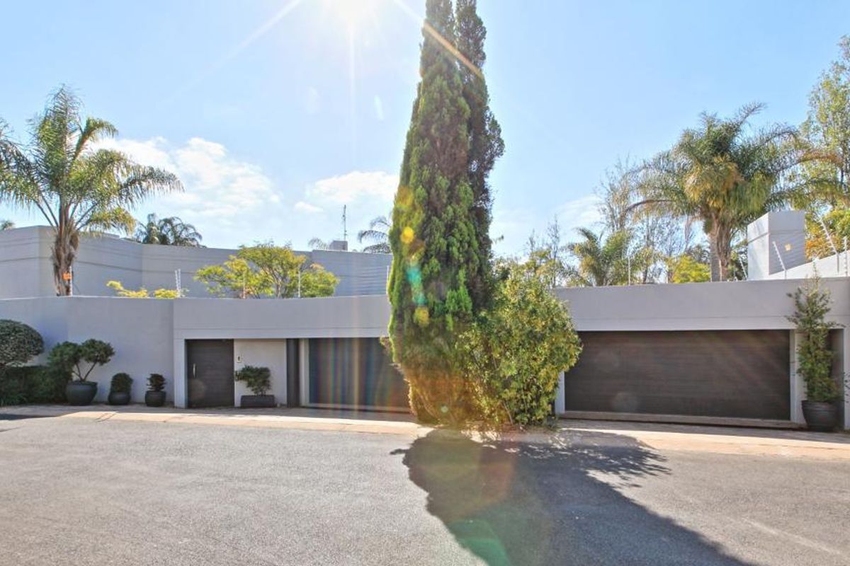 Charming 3-bedroom house in Morningside, Sandton, featuring modern amenities & a serene garden oasis - Photo 2