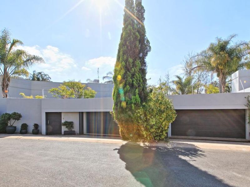 Charming 3-bedroom house in Morningside, Sandton, featuring modern amenities & a serene garden oasis - Photo 2