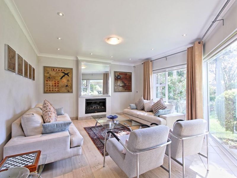 Charming 3-bedroom house in Morningside, Sandton, featuring modern amenities & a serene garden oasis - Photo 6