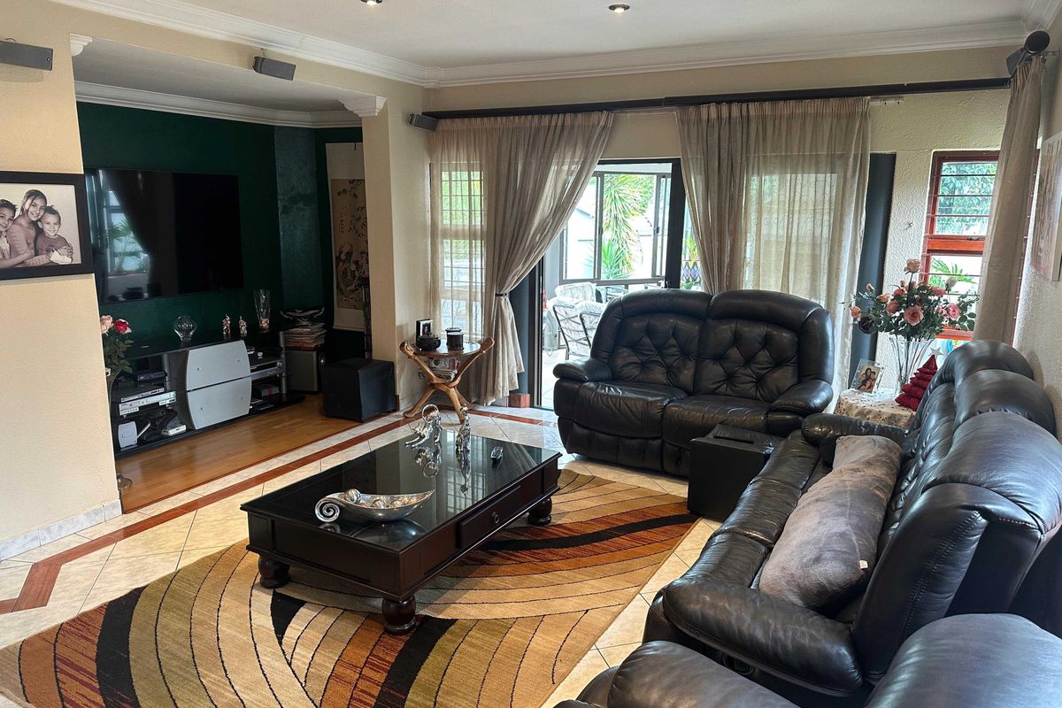 Stunning 4-bedroom home in Marais Steyn Park, Edenvale—perfect for family living and entertaining! - Photo 5