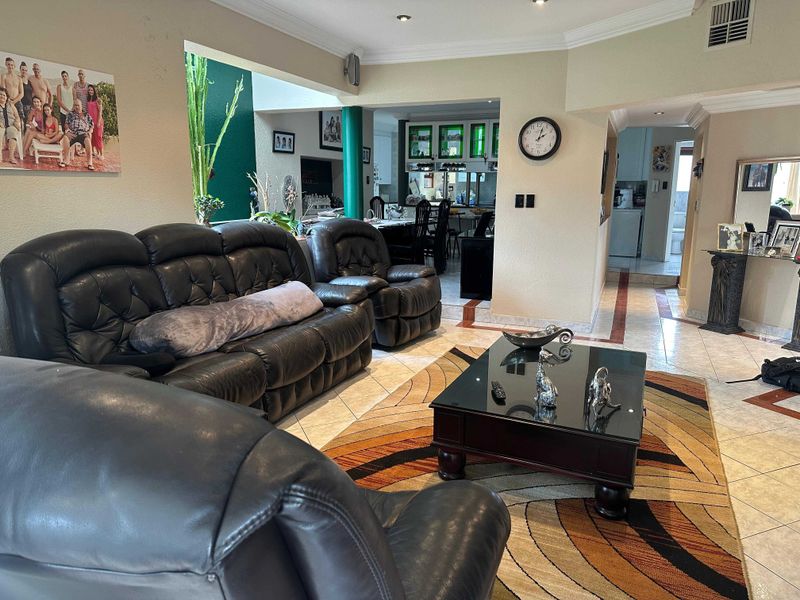 Stunning 4-bedroom home in Marais Steyn Park, Edenvale—perfect for family living and entertaining! - Photo 6