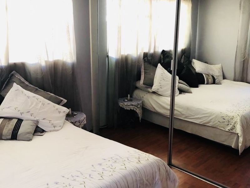 The property is well maintained and offers 4 beds, 3 baths - Photo 5