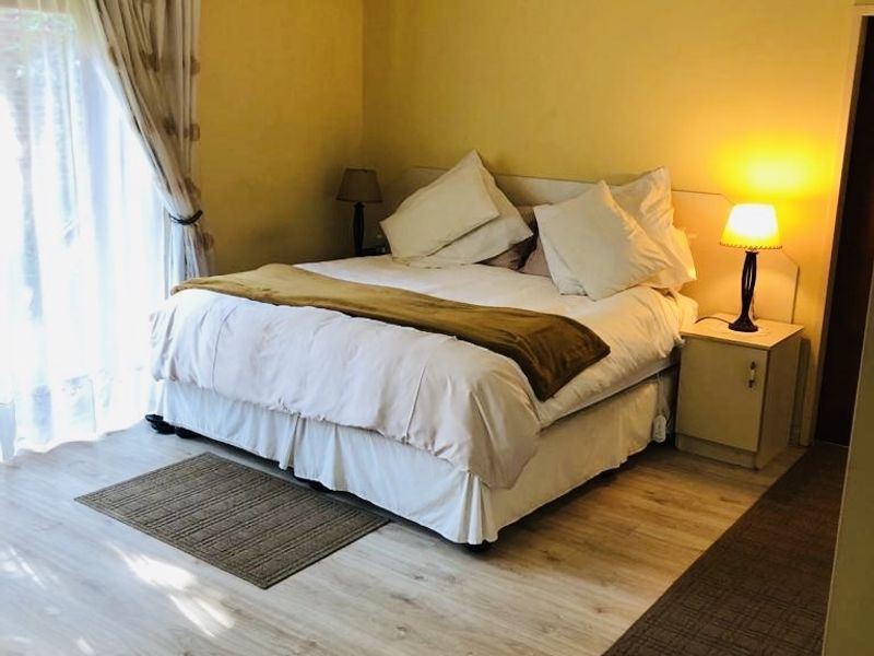 The property is well maintained and offers 4 beds, 3 baths - Photo 2