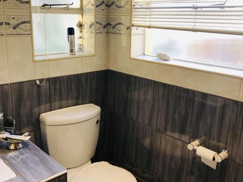 The property is well maintained and offers 4 beds, 3 baths - Photo 10