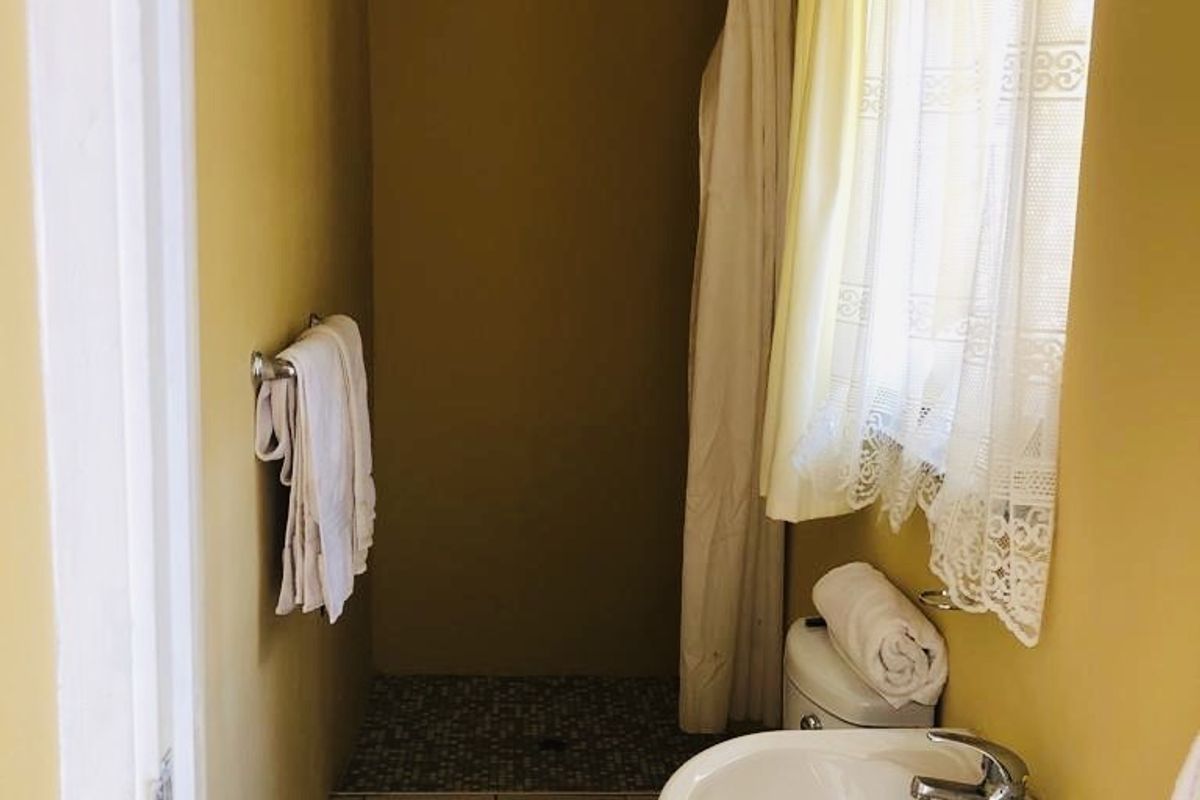 The property is well maintained and offers 4 beds, 3 baths - Photo 3