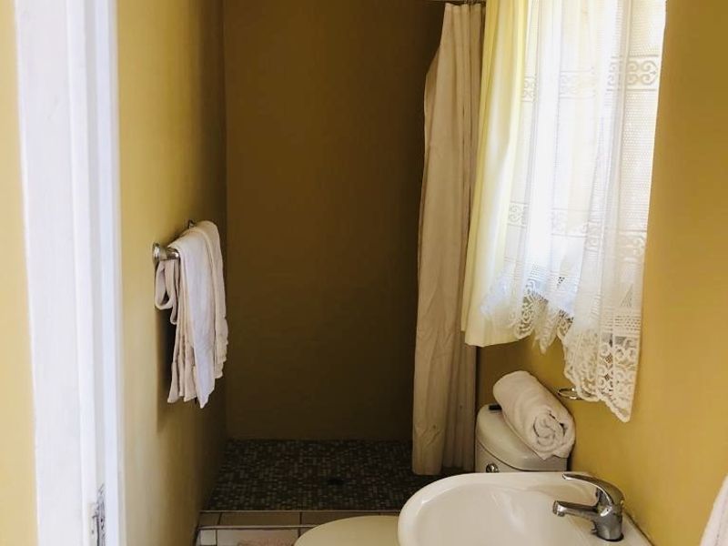 The property is well maintained and offers 4 beds, 3 baths - Photo 3