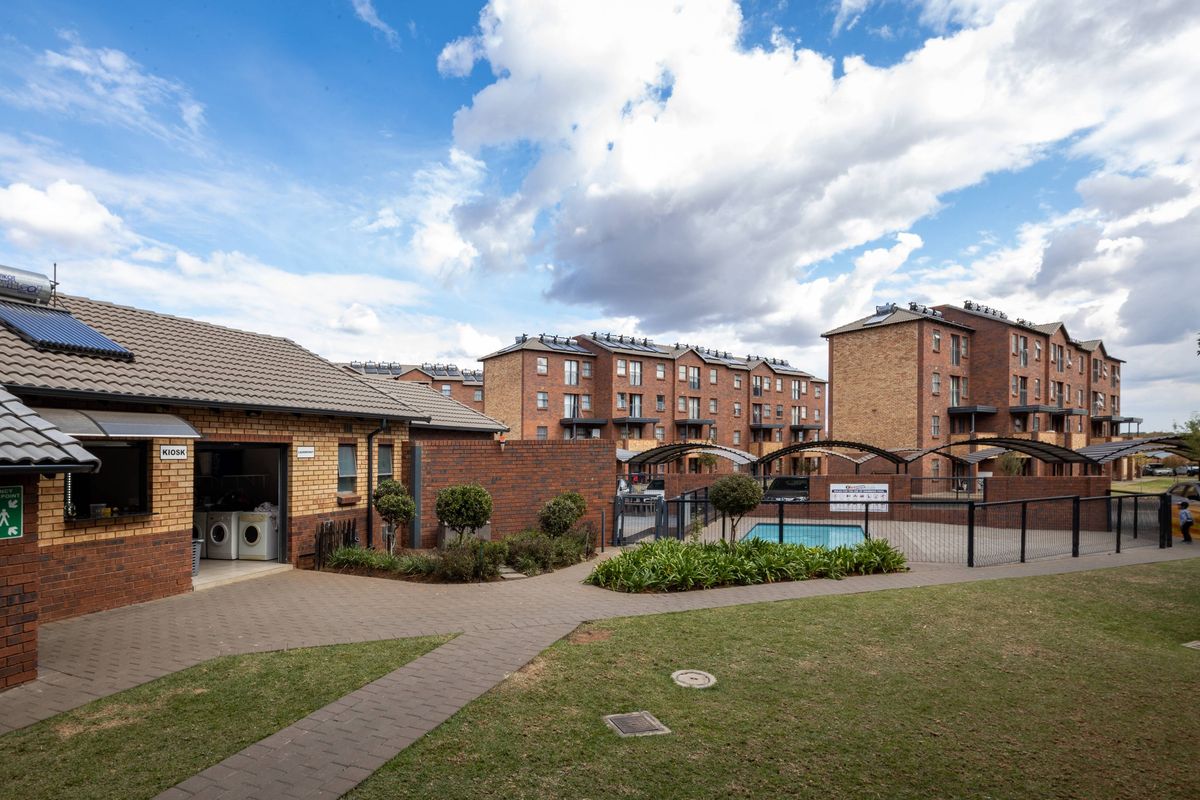 Stunning 2-bedroom apartment for sale in Montana, Pretoria—modern living with convenience and style - Photo 4