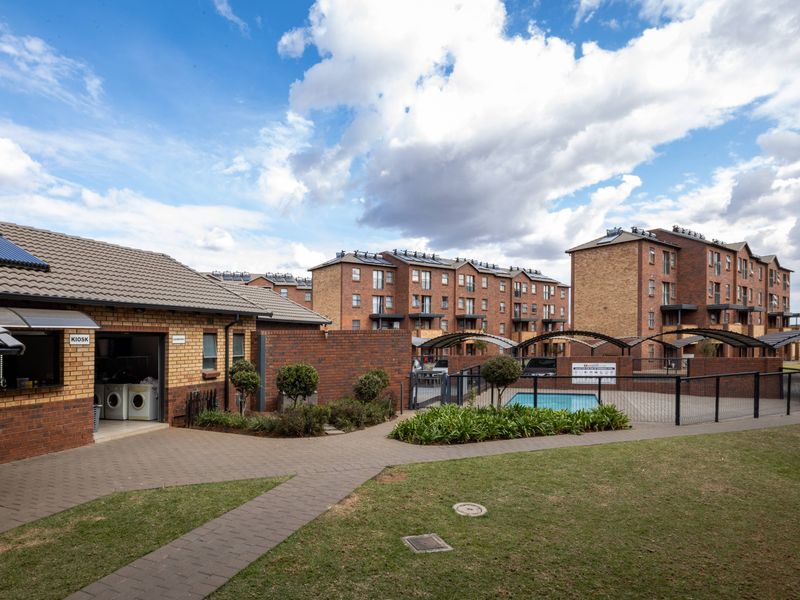 Stunning 2-bedroom apartment for sale in Montana, Pretoria—modern living with convenience and style - Photo 4