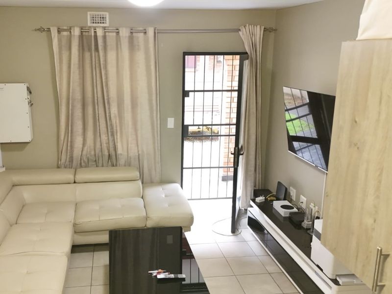 Stunning 2-bedroom apartment for sale in Montana, Pretoria—modern living with convenience and style - Photo 10