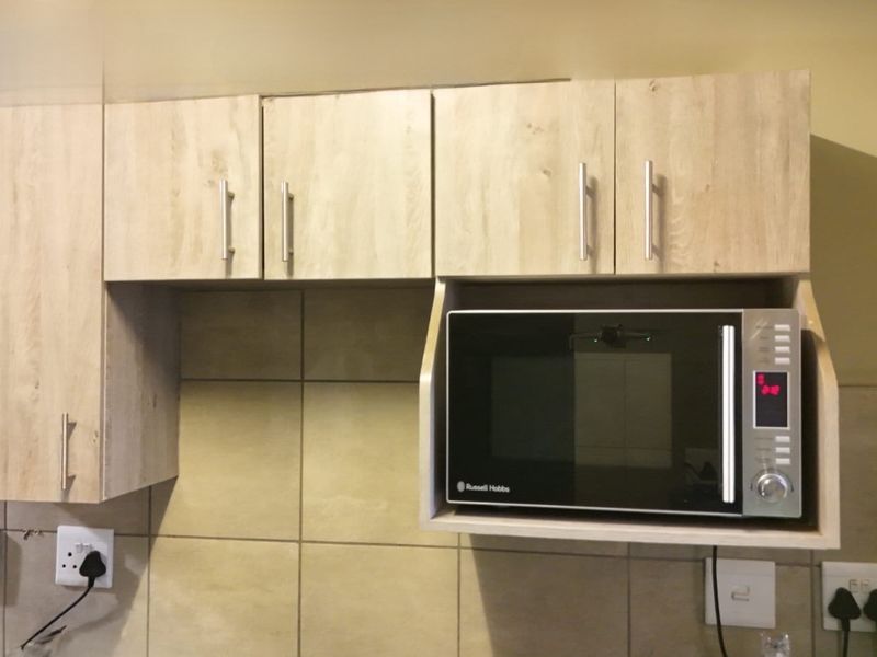 Stunning 2-bedroom apartment for sale in Montana, Pretoria—modern living with convenience and style - Photo 7