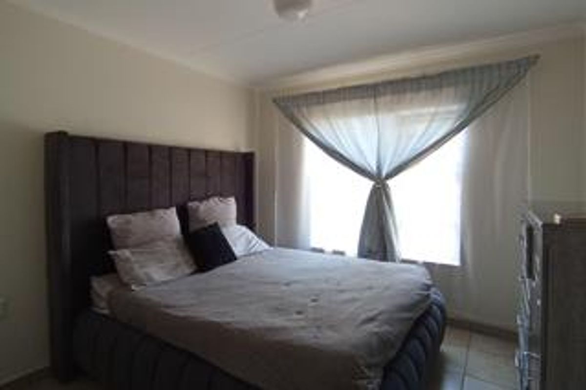 3 Bedroom Townhouse for sale in Chantelle - Photo 5