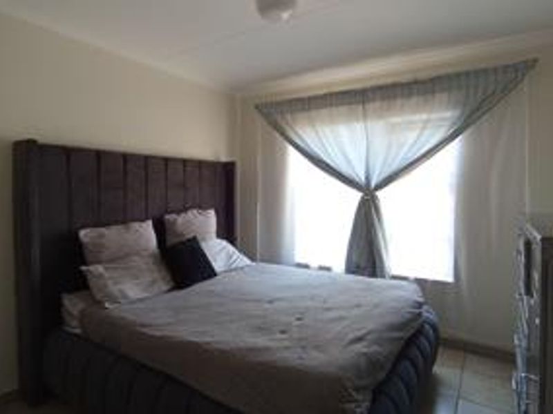 3 Bedroom Townhouse for sale in Chantelle - Photo 5