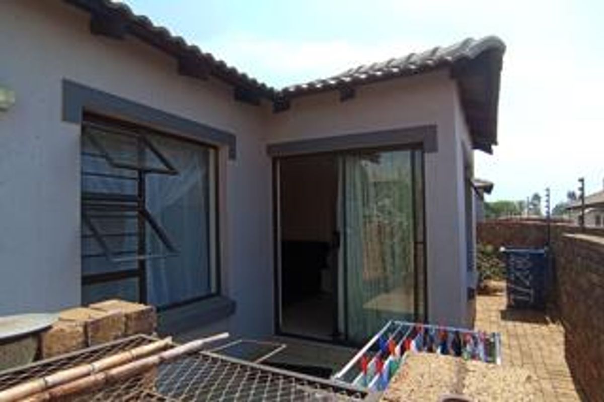 3 Bedroom Townhouse for sale in Chantelle - Photo 3