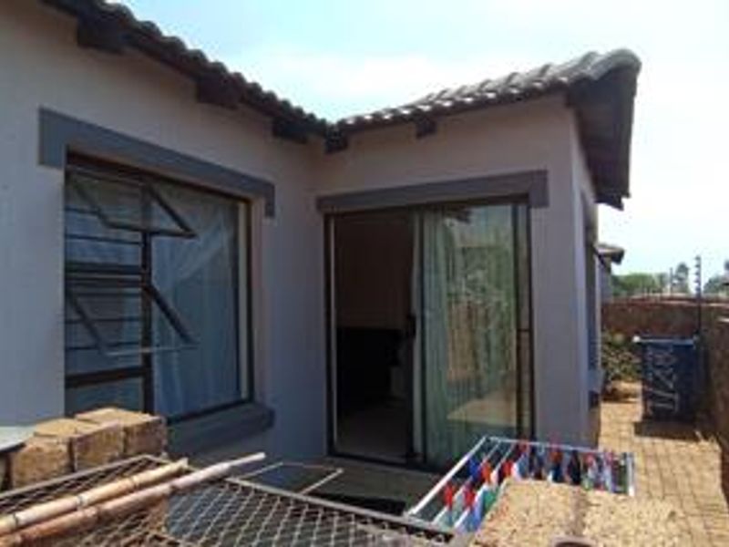 3 Bedroom Townhouse for sale in Chantelle - Photo 3