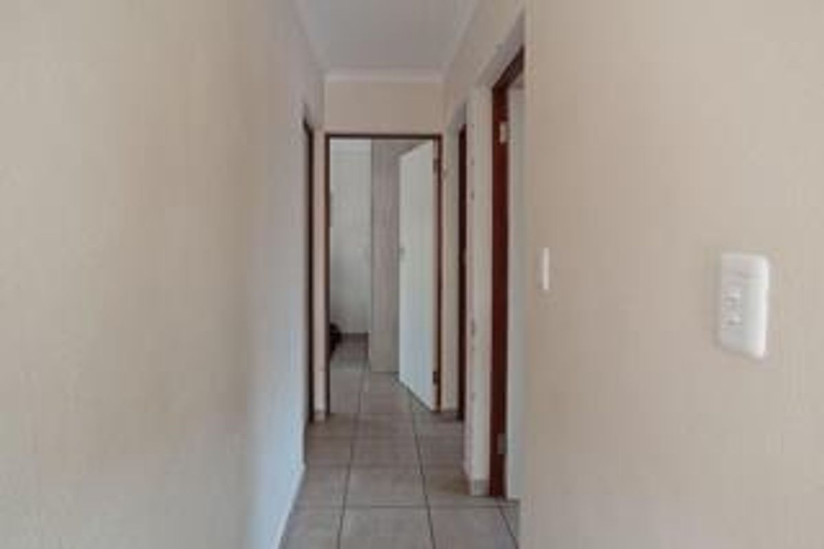 3 Bedroom Townhouse for sale in Chantelle - Photo 4