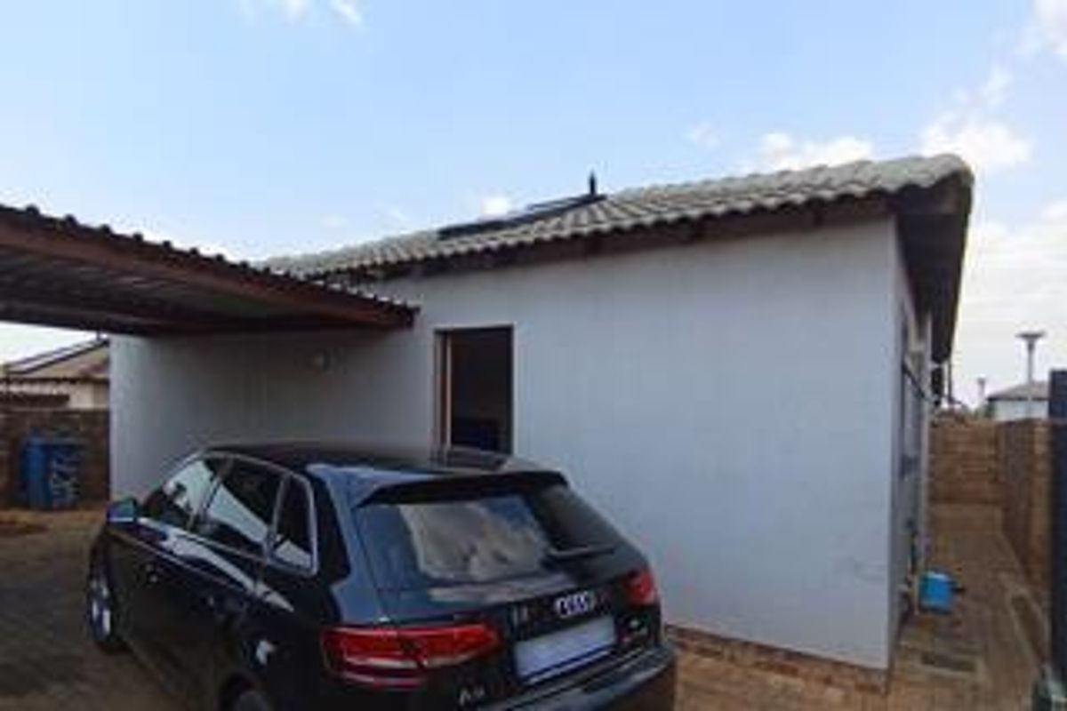 3 Bedroom Townhouse for sale in Chantelle - Photo 2