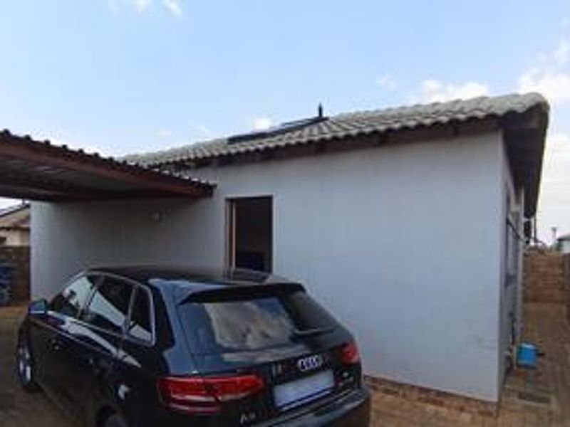 3 Bedroom Townhouse for sale in Chantelle - Photo 2