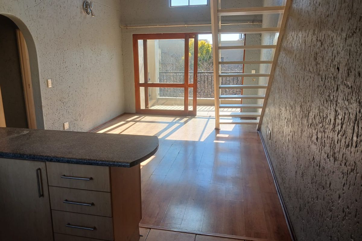 Two bedroom loft apartment - Photo 3