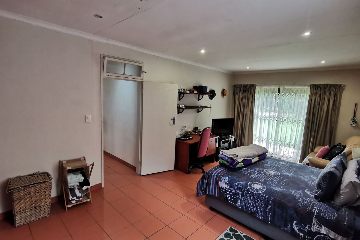 Exquisite 4-Bedroom Family Sanctuary with Panoramic views - Photo 4