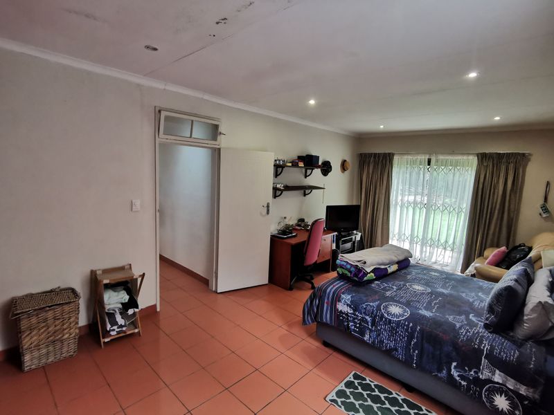 Exquisite 4-Bedroom Family Sanctuary with Panoramic views - Photo 4