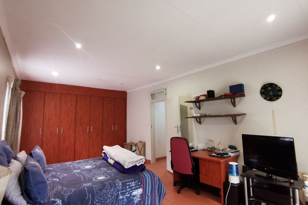Exquisite 4-Bedroom Family Sanctuary with Panoramic views - Photo 3