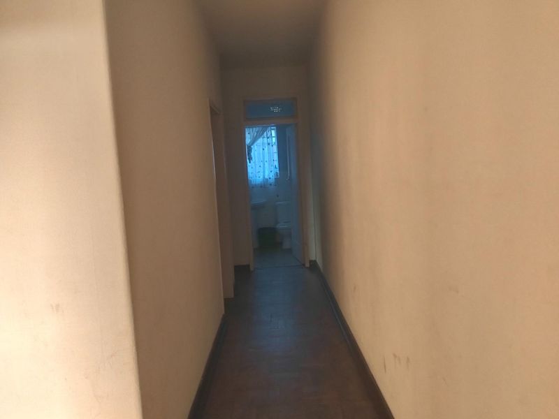 A 2 bedroomed apartment for sale - Photo 4