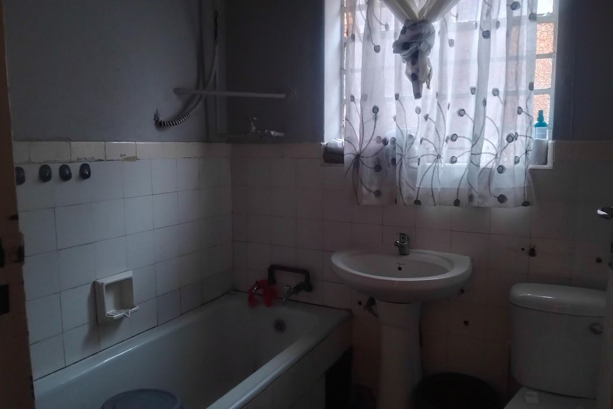 A 2 bedroomed apartment for sale - Photo 5