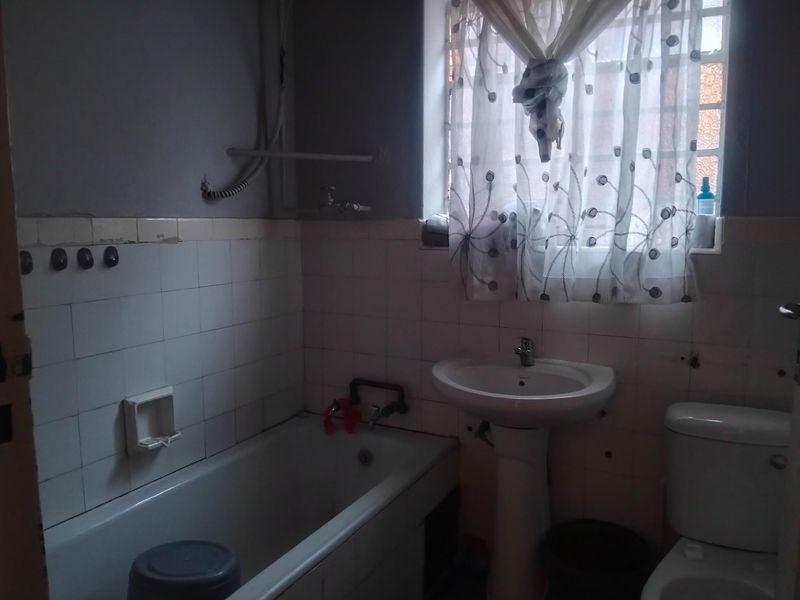 A 2 bedroomed apartment for sale - Photo 5