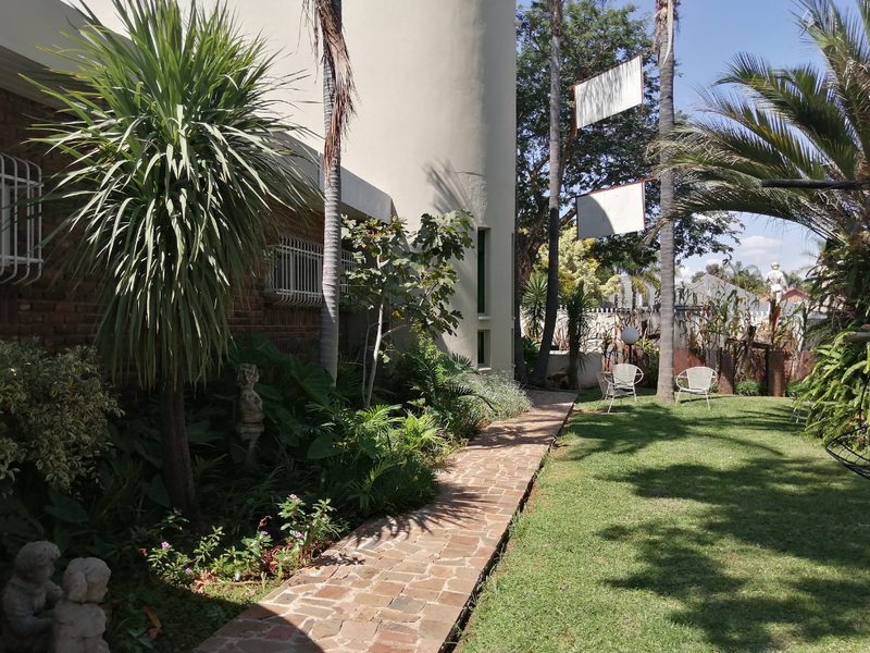 14 bedroom House in Bendor - Photo 2